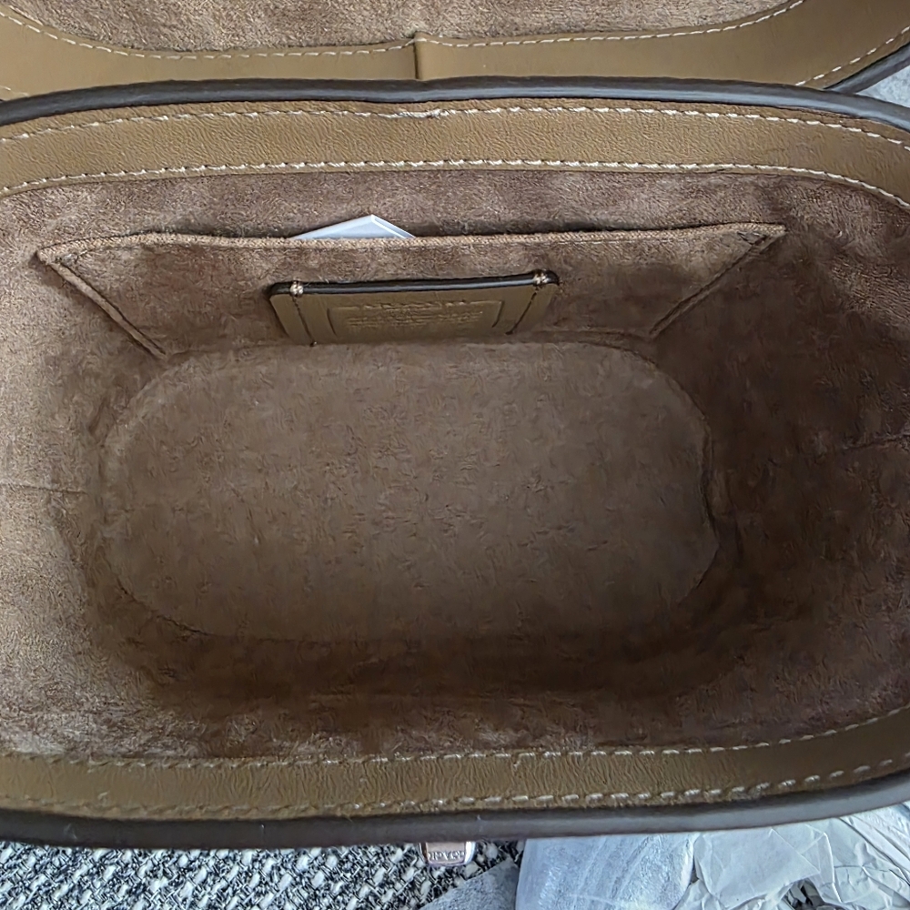 New Coach - Picture 5 of 7